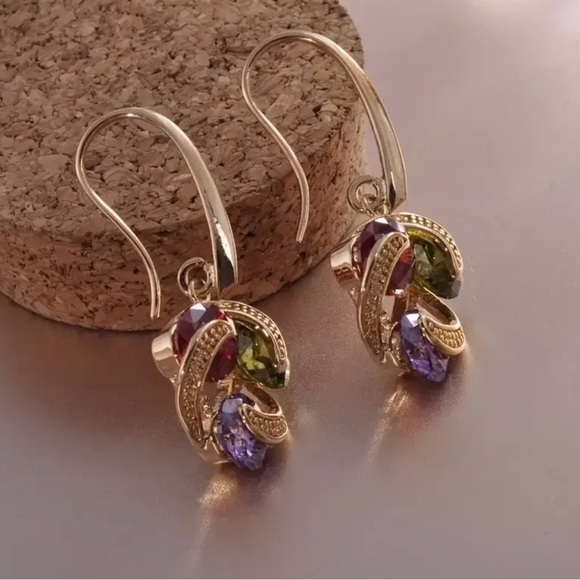 Elegant Gold Multi-Color Crystal Earrings. - Picture 7 of 8